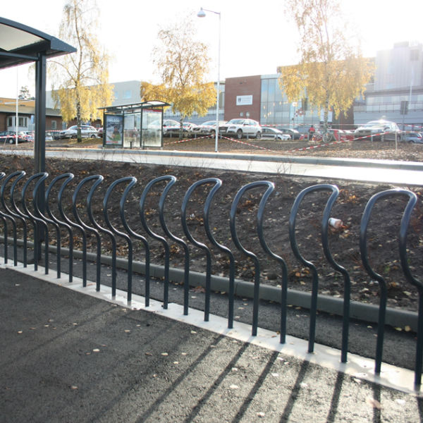 Cykelställ | Cykelställ Arc 20 platser i betongplatta 