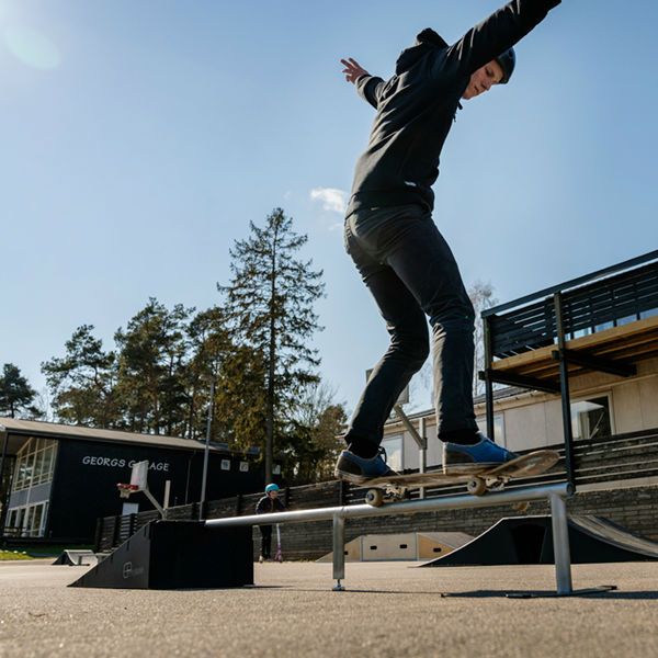 Skateboardramper | Skateramp med rail